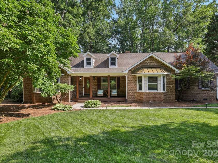 10311 Windtree Lane, Charlotte, NC 28215.  MLS# CAR4267329, YatesRealty ID 19622. 