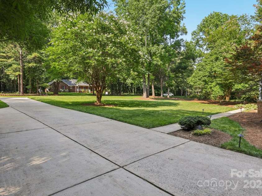 10311 Windtree Lane, Charlotte, NC 28215.  MLS# CAR4267329, YatesRealty ID 19622. 