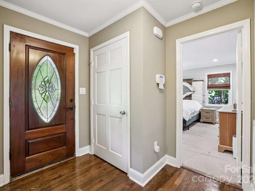 10311 Windtree Lane, Charlotte, NC 28215.  MLS# CAR4267329, YatesRealty ID 19622. 