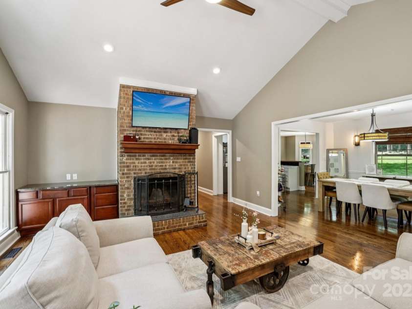 10311 Windtree Lane, Charlotte, NC 28215.  MLS# CAR4267329, YatesRealty ID 19622. 