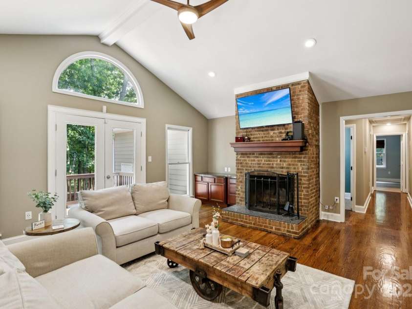 10311 Windtree Lane, Charlotte, NC 28215.  MLS# CAR4267329, YatesRealty ID 19622. 