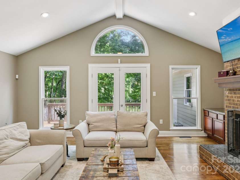 10311 Windtree Lane, Charlotte, NC 28215.  MLS# CAR4267329, YatesRealty ID 19622. 