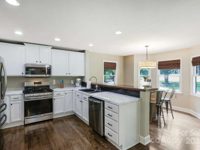 10311 Windtree Lane, Charlotte, NC 28215.  MLS# CAR4267329, YatesRealty ID 19622. 