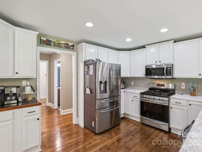 10311 Windtree Lane, Charlotte, NC 28215.  MLS# CAR4267329, YatesRealty ID 19622. 