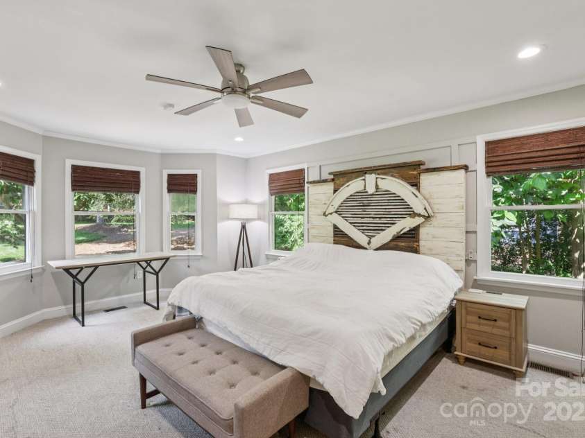 10311 Windtree Lane, Charlotte, NC 28215.  MLS# CAR4267329, YatesRealty ID 19622. 