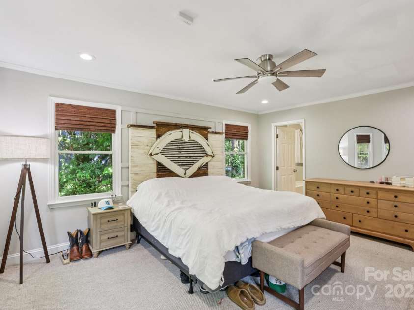 10311 Windtree Lane, Charlotte, NC 28215.  MLS# CAR4267329, YatesRealty ID 19622. 