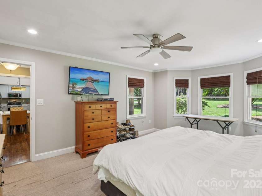 10311 Windtree Lane, Charlotte, NC 28215.  MLS# CAR4267329, YatesRealty ID 19622. 
