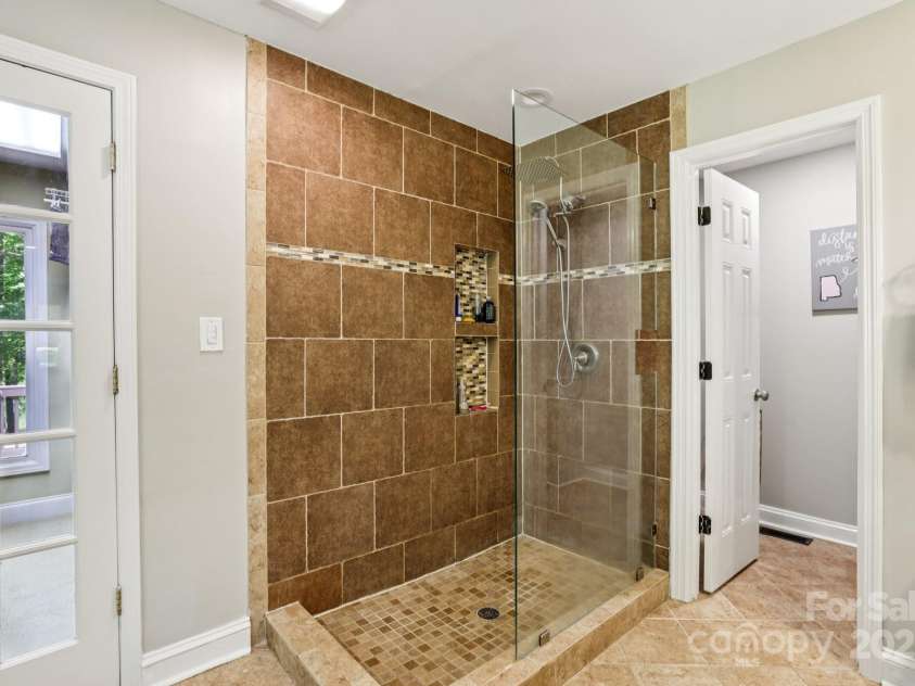 10311 Windtree Lane, Charlotte, NC 28215.  MLS# CAR4267329, YatesRealty ID 19622. 