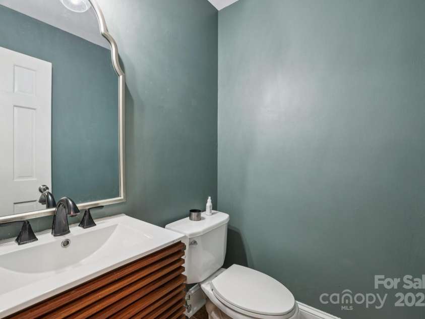 10311 Windtree Lane, Charlotte, NC 28215.  MLS# CAR4267329, YatesRealty ID 19622. 