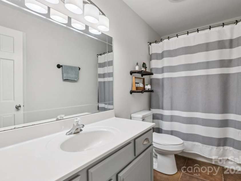 10311 Windtree Lane, Charlotte, NC 28215.  MLS# CAR4267329, YatesRealty ID 19622. 