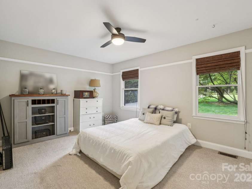 10311 Windtree Lane, Charlotte, NC 28215.  MLS# CAR4267329, YatesRealty ID 19622. 
