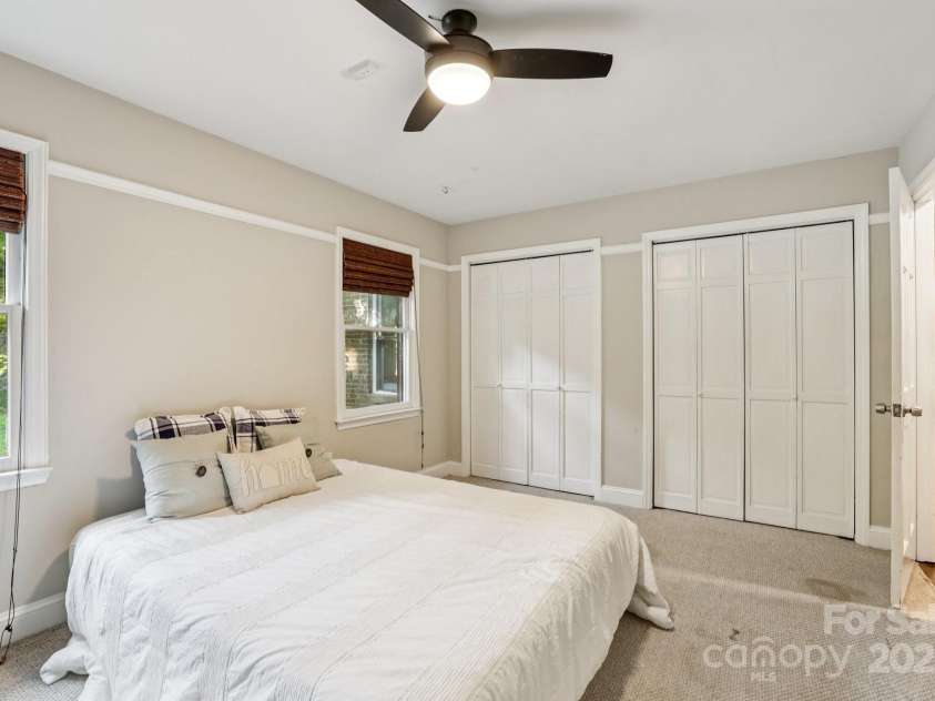 10311 Windtree Lane, Charlotte, NC 28215.  MLS# CAR4267329, YatesRealty ID 19622. 