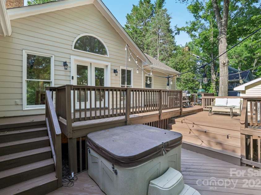 10311 Windtree Lane, Charlotte, NC 28215.  MLS# CAR4267329, YatesRealty ID 19622. 