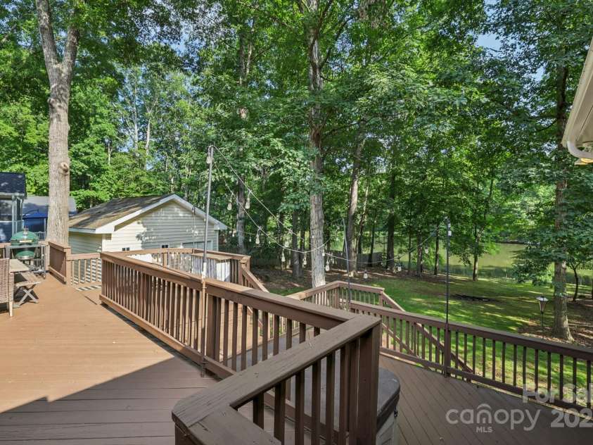10311 Windtree Lane, Charlotte, NC 28215.  MLS# CAR4267329, YatesRealty ID 19622. 