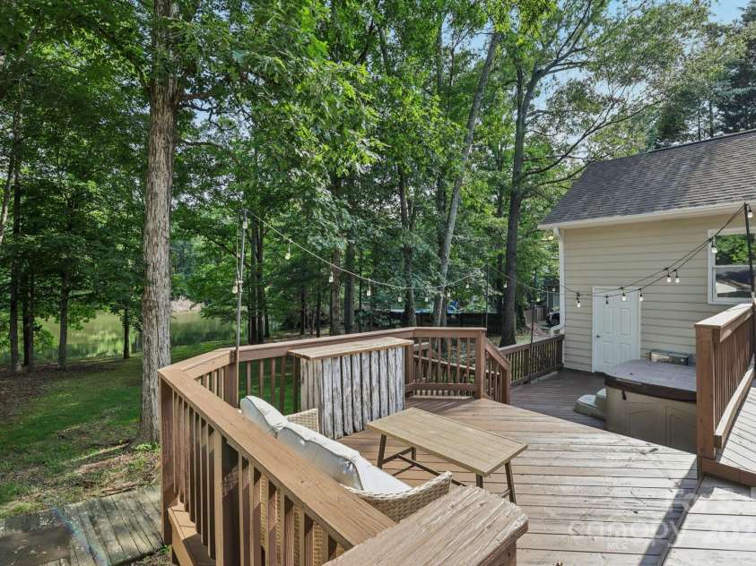 10311 Windtree Lane, Charlotte, NC 28215.  MLS# CAR4267329, YatesRealty ID 19622. 