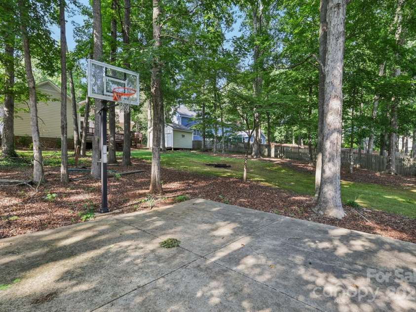 10311 Windtree Lane, Charlotte, NC 28215.  MLS# CAR4267329, YatesRealty ID 19622. 