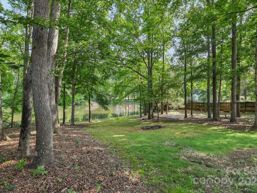 10311 Windtree Lane, Charlotte, NC 28215.  MLS# CAR4267329, YatesRealty ID 19622. 