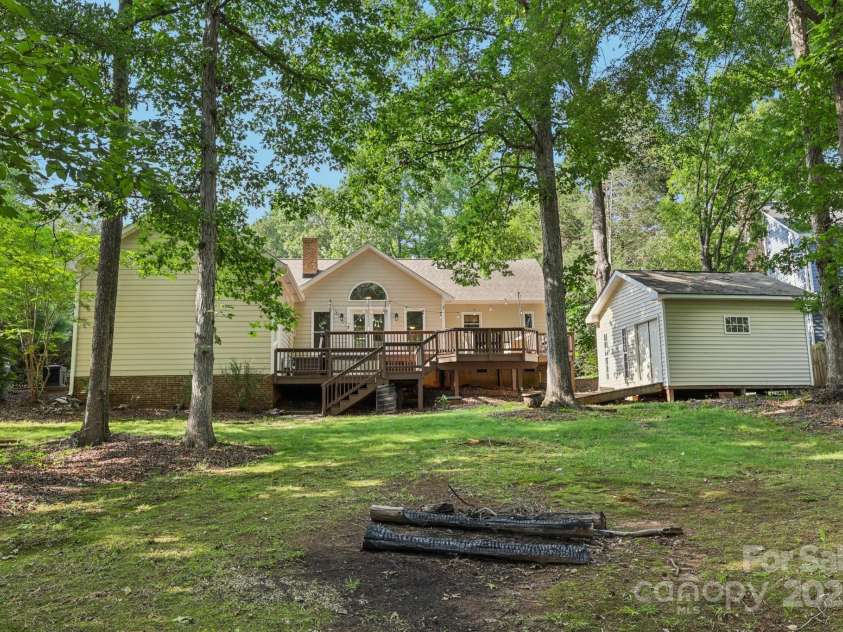 10311 Windtree Lane, Charlotte, NC 28215.  MLS# CAR4267329, YatesRealty ID 19622. 