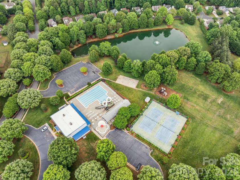 1206 Arrow Lake Court, Fort Mill, SC 29707.  MLS# CAR4371326, YatesRealty ID 19622. Community amenities