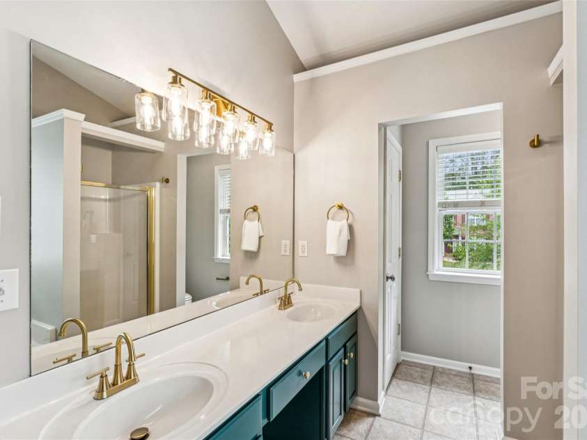 1206 Arrow Lake Court, Fort Mill, SC 29707.  MLS# CAR4371326, YatesRealty ID 19622. Primary bathroom