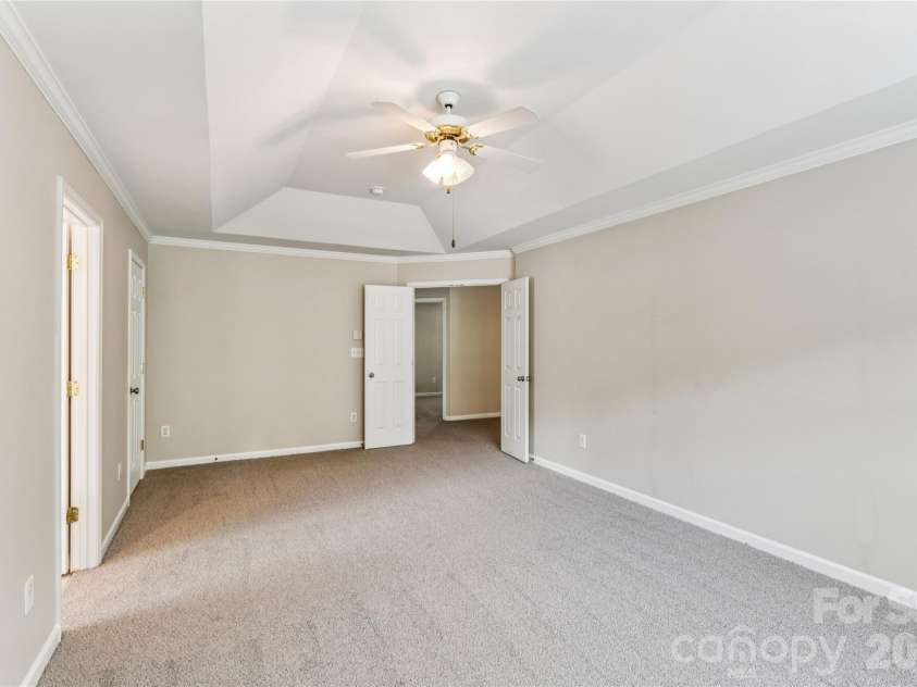 1206 Arrow Lake Court, Fort Mill, SC 29707.  MLS# CAR4371326, YatesRealty ID 19622. Primary bedroom