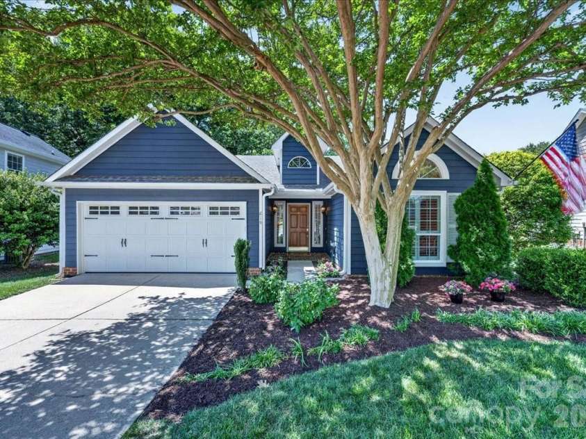 819 Mill Run Drive, Charlotte, NC 28209.  MLS# CAR4377088, YatesRealty ID 19623. 