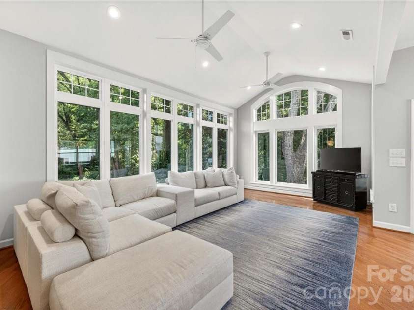 819 Mill Run Drive, Charlotte, NC 28209.  MLS# CAR4377088, YatesRealty ID 19623. 