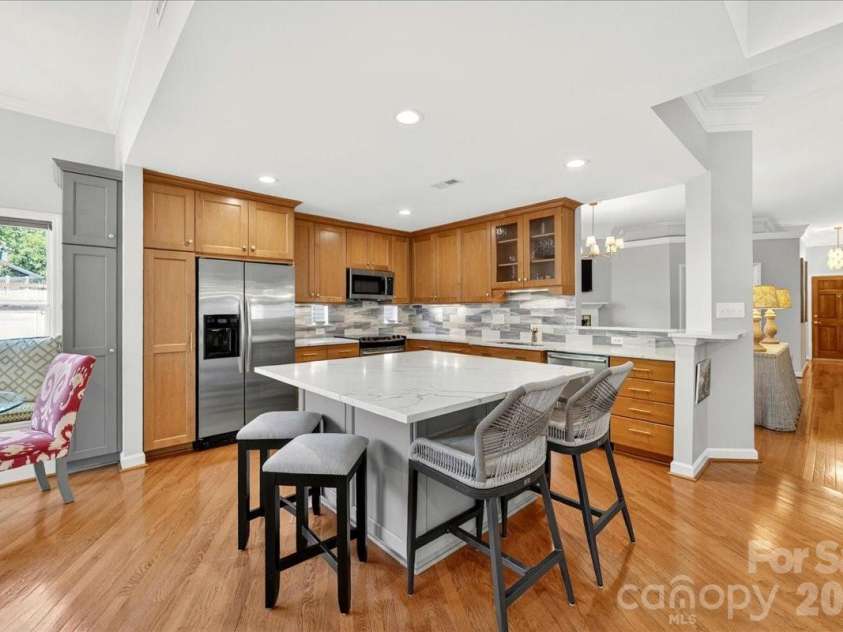 819 Mill Run Drive, Charlotte, NC 28209.  MLS# CAR4377088, YatesRealty ID 19623. 