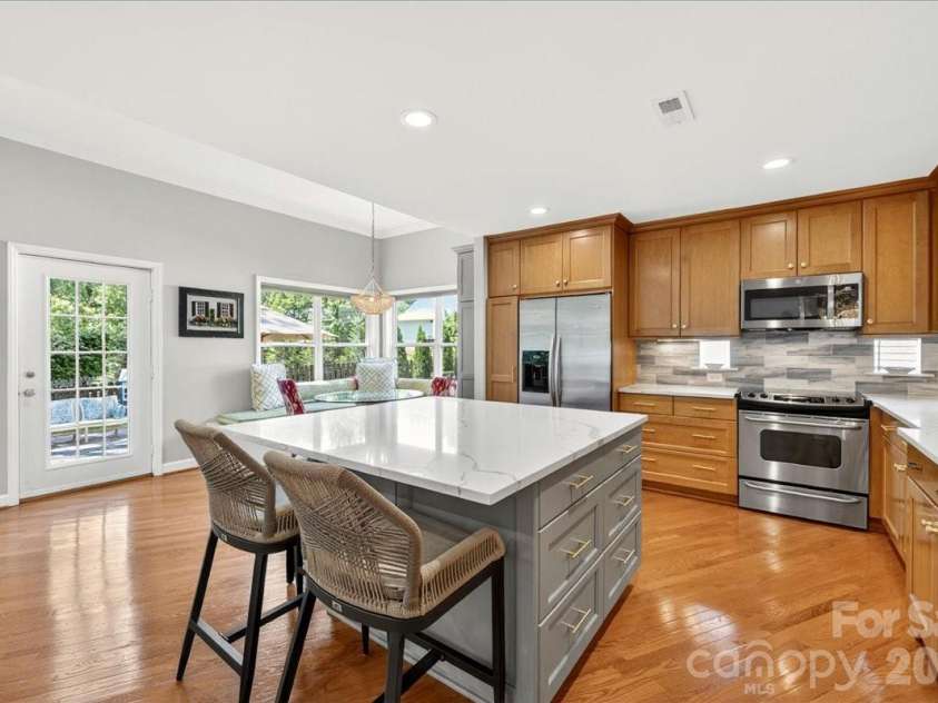 819 Mill Run Drive, Charlotte, NC 28209.  MLS# CAR4377088, YatesRealty ID 19623. 