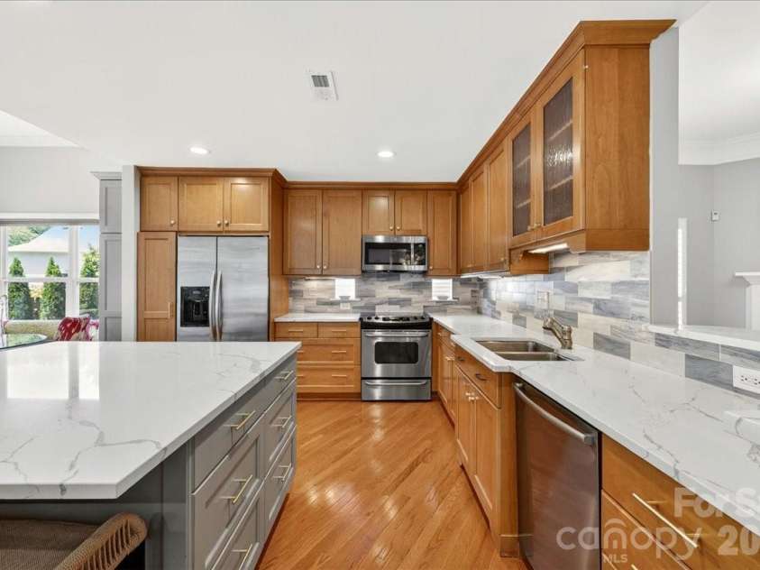 819 Mill Run Drive, Charlotte, NC 28209.  MLS# CAR4377088, YatesRealty ID 19623. 