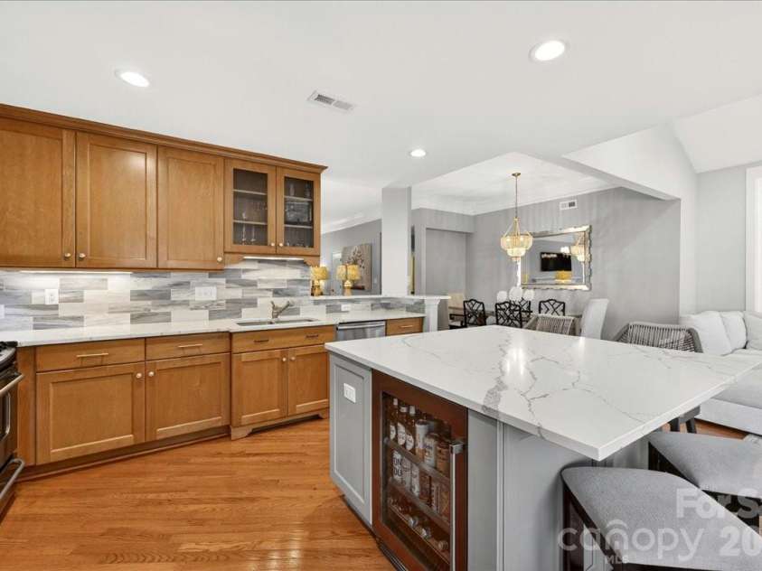 819 Mill Run Drive, Charlotte, NC 28209.  MLS# CAR4377088, YatesRealty ID 19623. 