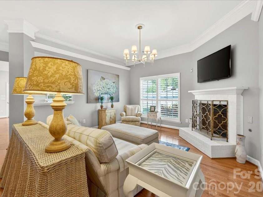 819 Mill Run Drive, Charlotte, NC 28209.  MLS# CAR4377088, YatesRealty ID 19623. 