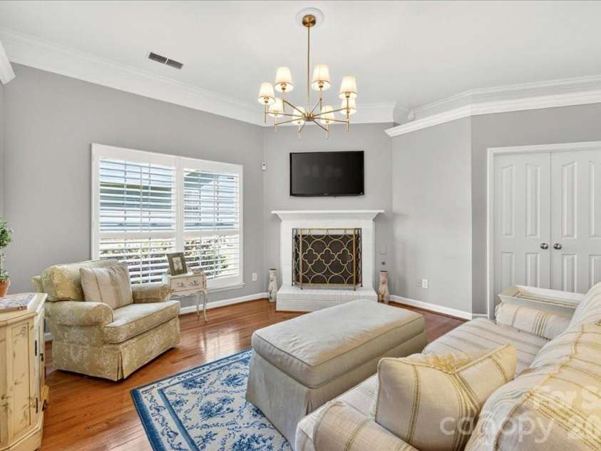 819 Mill Run Drive, Charlotte, NC 28209.  MLS# CAR4377088, YatesRealty ID 19623. 