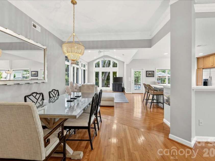 819 Mill Run Drive, Charlotte, NC 28209.  MLS# CAR4377088, YatesRealty ID 19623. 