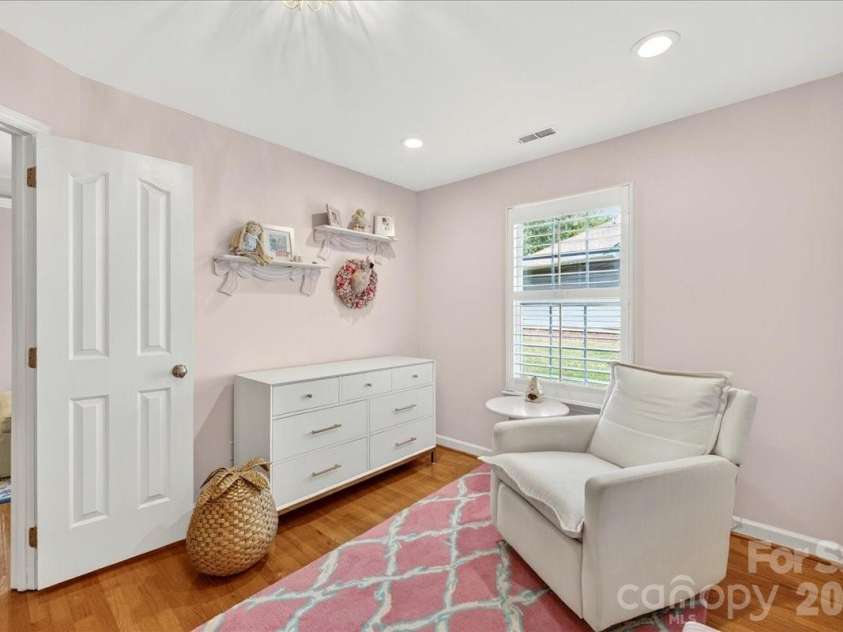 819 Mill Run Drive, Charlotte, NC 28209.  MLS# CAR4377088, YatesRealty ID 19623. 