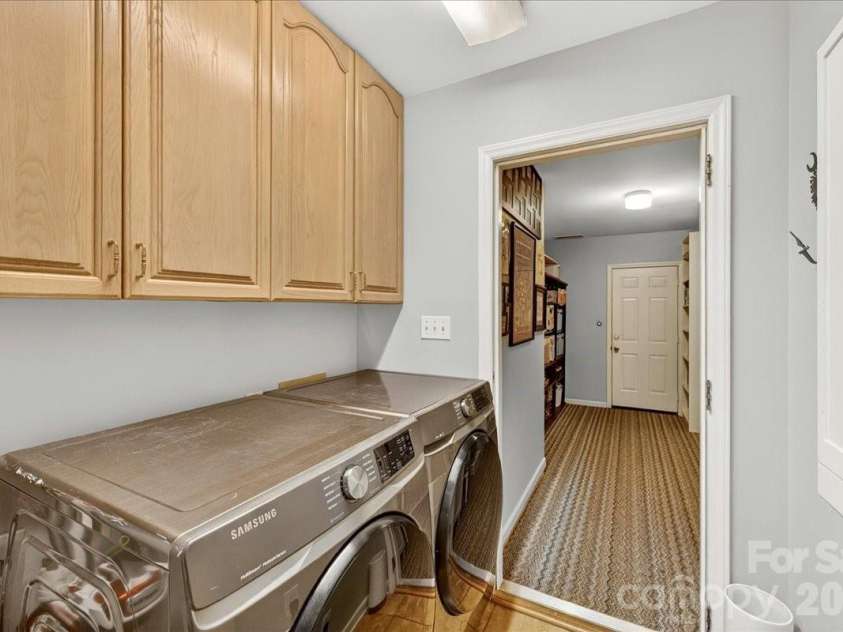 819 Mill Run Drive, Charlotte, NC 28209.  MLS# CAR4377088, YatesRealty ID 19623. 