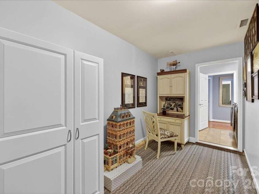 819 Mill Run Drive, Charlotte, NC 28209.  MLS# CAR4377088, YatesRealty ID 19623. 