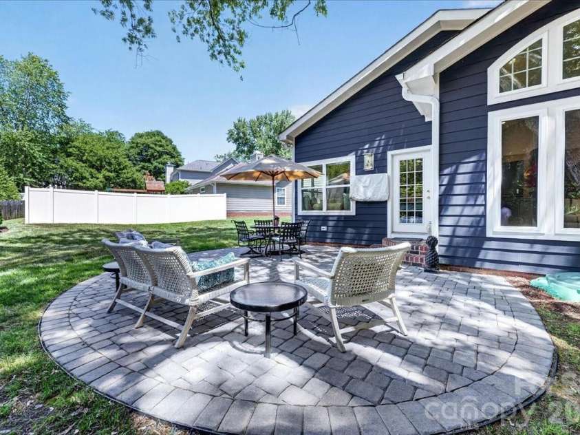 819 Mill Run Drive, Charlotte, NC 28209.  MLS# CAR4377088, YatesRealty ID 19623. 