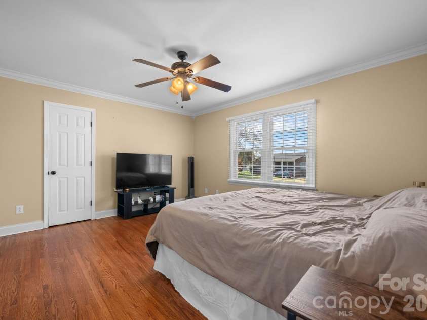 1315 Pear Drive, Conover, NC 28613.  MLS# CAR4364916, YatesRealty ID 19625. 