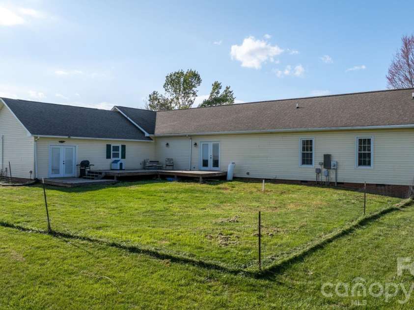 1315 Pear Drive, Conover, NC 28613.  MLS# CAR4364916, YatesRealty ID 19625. 