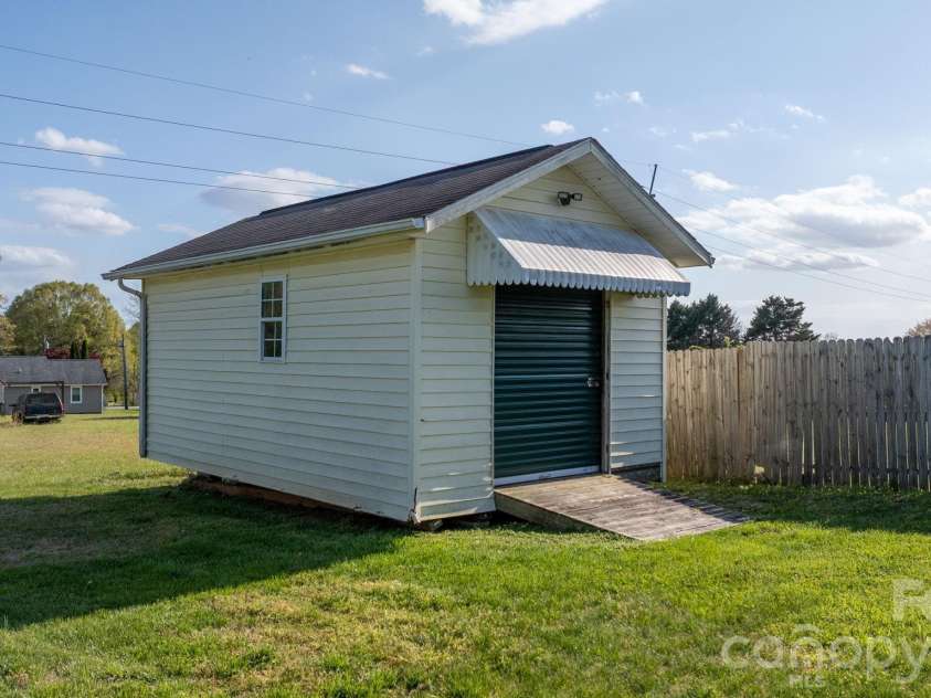 1315 Pear Drive, Conover, NC 28613.  MLS# CAR4364916, YatesRealty ID 19625. 