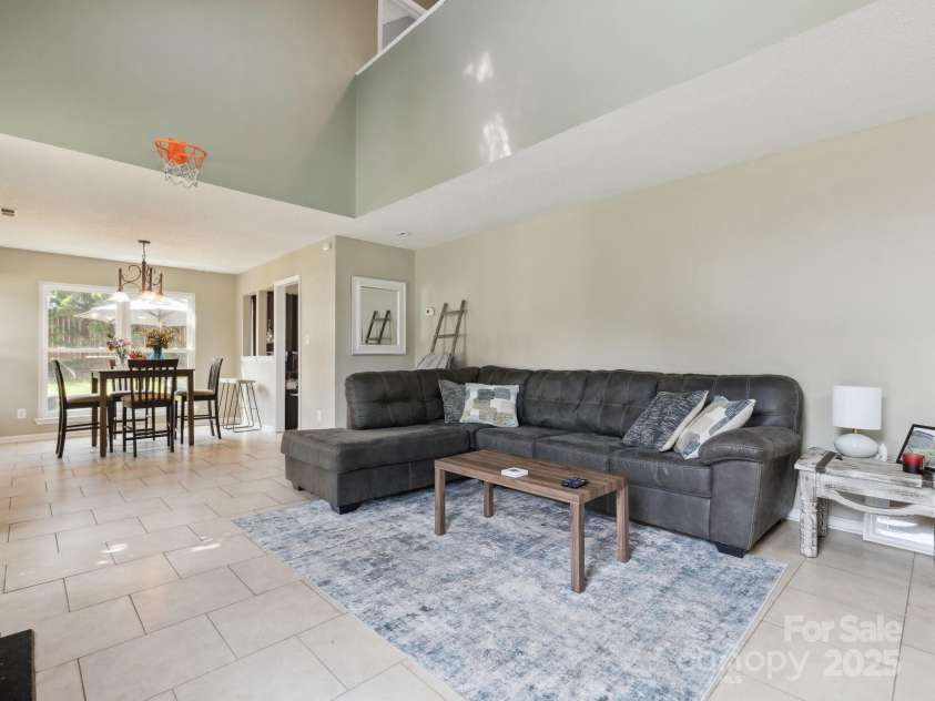 5701 Silver Eagle Drive, Charlotte, NC 28214.  MLS# CAR4269905, YatesRealty ID 19626. Large Living Room w/ Vaulted Ceiling