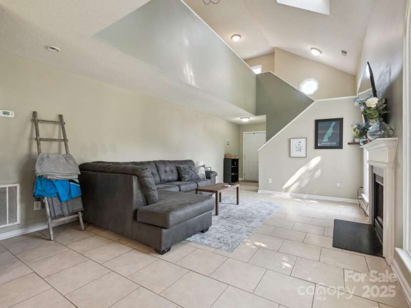 5701 Silver Eagle Drive, Charlotte, NC 28214.  MLS# CAR4269905, YatesRealty ID 19626. Living Room