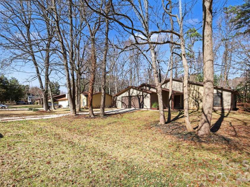 7341 Elwood Drive, Charlotte, NC 28227.  MLS# CAR4344772, YatesRealty ID 19627. 