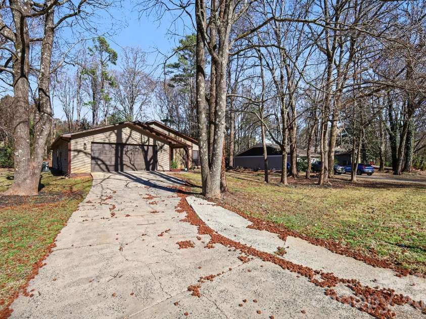 7341 Elwood Drive, Charlotte, NC 28227.  MLS# CAR4344772, YatesRealty ID 19627. 