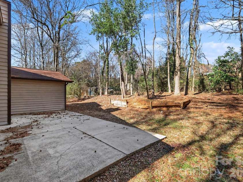 7341 Elwood Drive, Charlotte, NC 28227.  MLS# CAR4344772, YatesRealty ID 19627. 