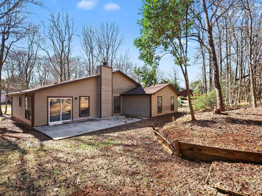 7341 Elwood Drive, Charlotte, NC 28227.  MLS# CAR4344772, YatesRealty ID 19627. 