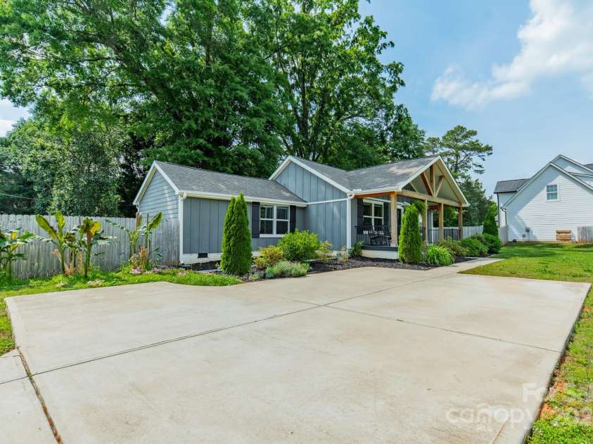 7901 Reames Road, Charlotte, NC 28216.  MLS# CAR4261222, YatesRealty ID 19628. 