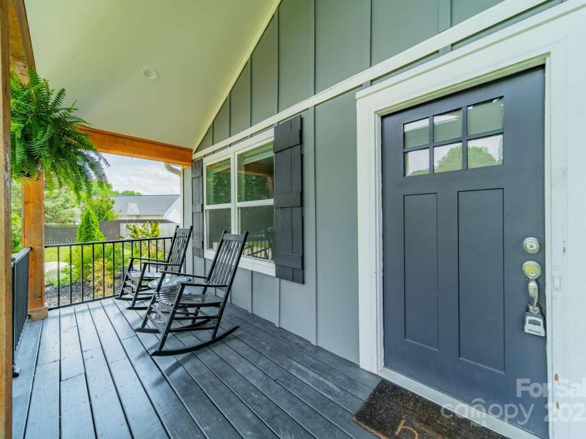 7901 Reames Road, Charlotte, NC 28216.  MLS# CAR4261222, YatesRealty ID 19628. 