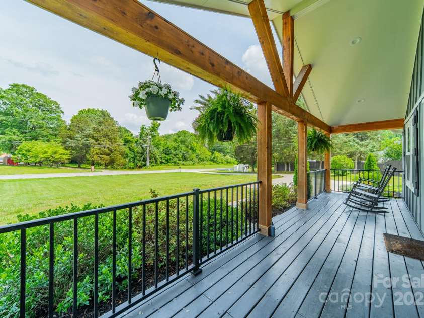 7901 Reames Road, Charlotte, NC 28216.  MLS# CAR4261222, YatesRealty ID 19628. 